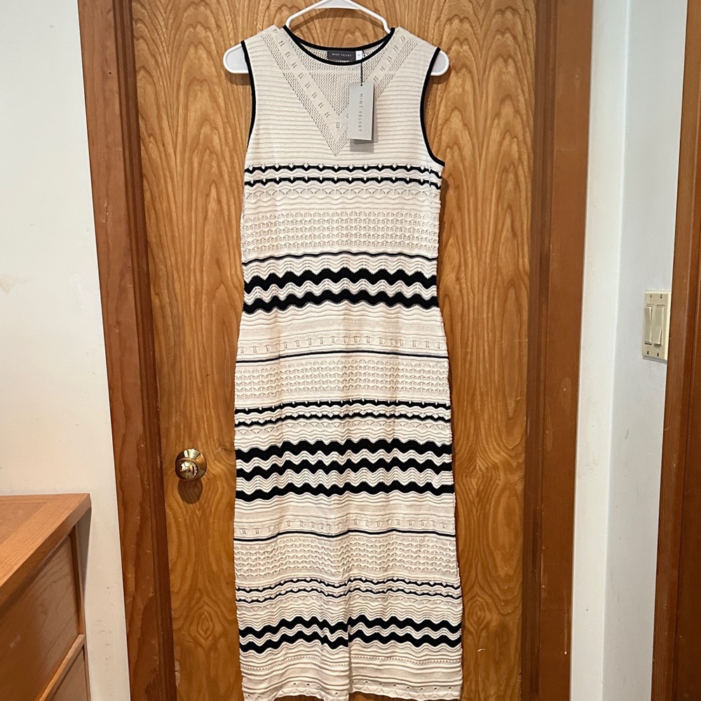 Mint Velvet Black and off white Sleeveless V-Neck Midi Sundress